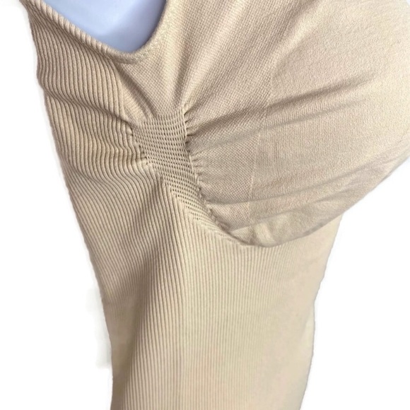 Guess Beige Ribbed Shaper Tank with Built in Cups Smooth Fit soft XS NWOT - Picture 8 of 9